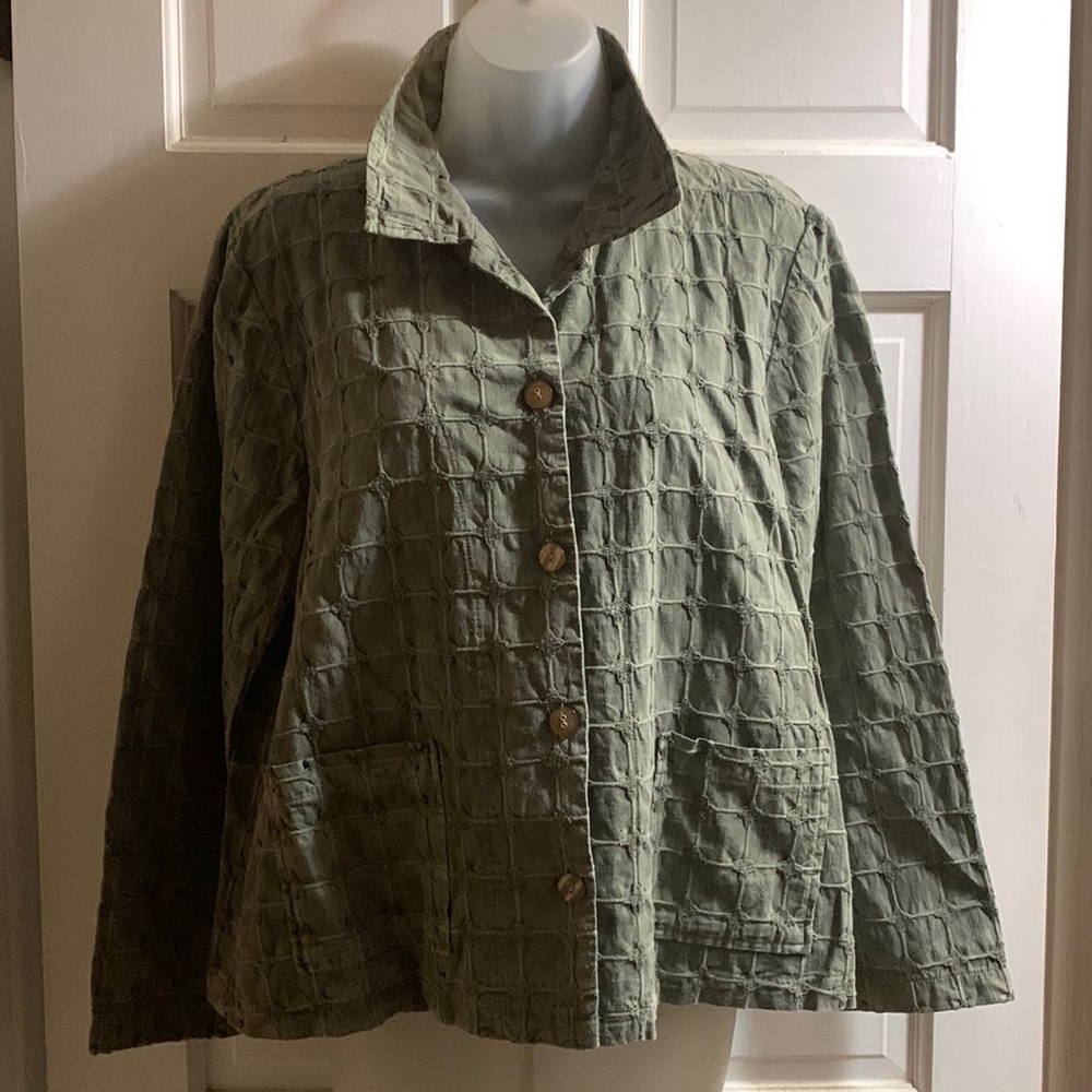 Loden green top with unique pattern